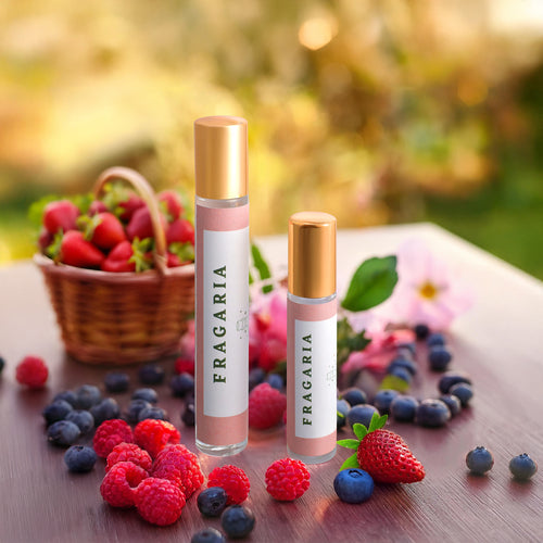 5 and 10 ml bottles of Fragaria with berries